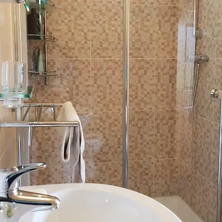 Seaview Apt In With Balcony * Buncrana